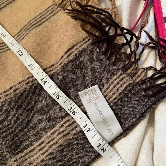 - Liz Claiborne unisex 100% wool scarf. - Picture 10 of 12